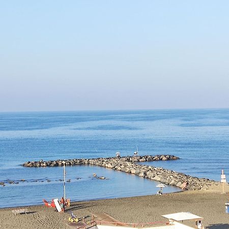 Apartment With Seaview Casa Davidoff Lido di Ostia Bagian luar foto